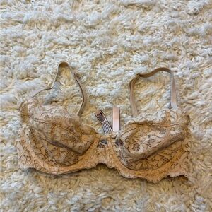 Victoria’s Secret Lace Underwire Bra